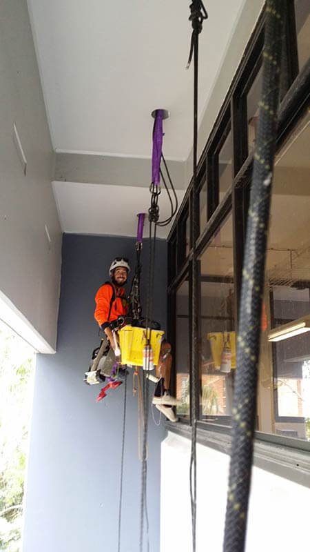 happy-rope-access-worker