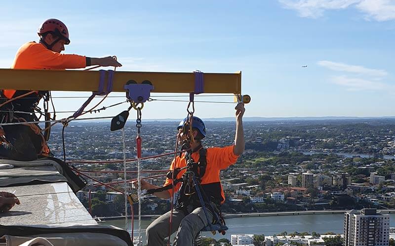 high-rise-abseiling-safely-for-construction